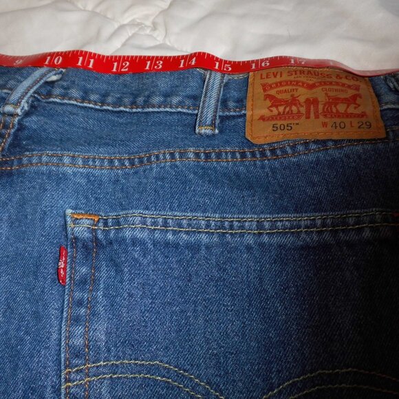 LEVI 505 DENIM CUTOFF SHORTS IN SZ‎ 40X9 - Picture 9 of 9